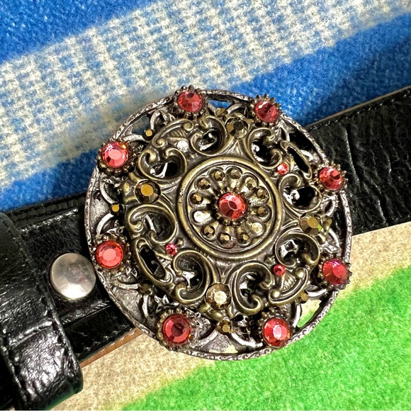 Beautiful Crystal Jewel Buckle Leatherock Belt Sz M34 - Picture 4 of 4